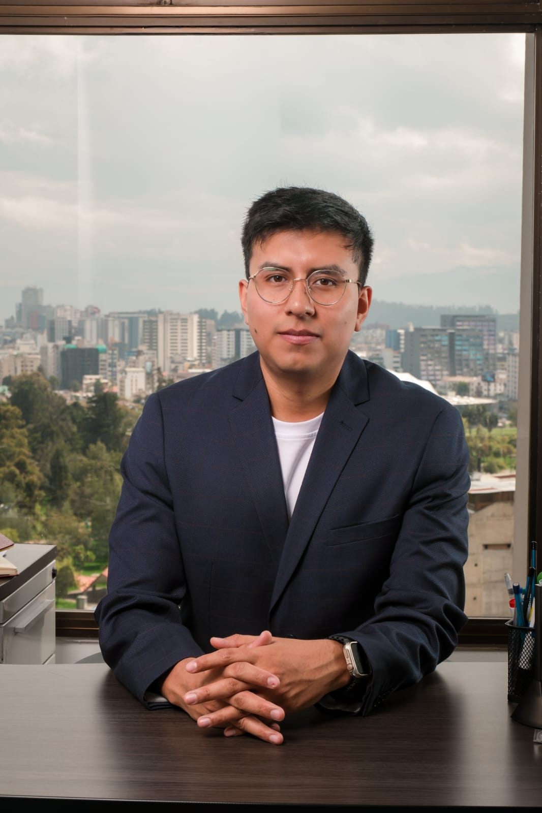 Retrato profesional de Andrés Oscullo, Psicólogo Clínico de Despazio.